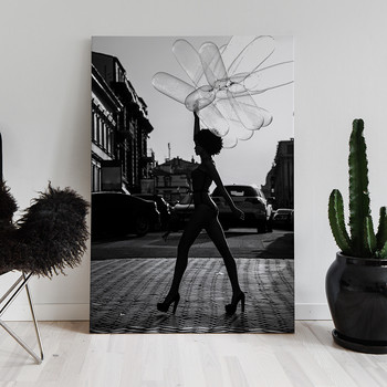 Fotolærred Holding balloons